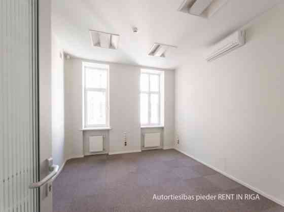 Gaišas un reprezentablas biroja telpas Rīgas aktīvajā centrā  Elizabetes ielā!  Nomai tiek piedāvāta Рига