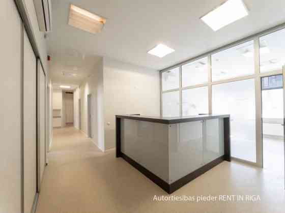 Gaišas un reprezentablas biroja telpas Rīgas aktīvajā centrā  Elizabetes ielā!  Nomai tiek piedāvāta Рига