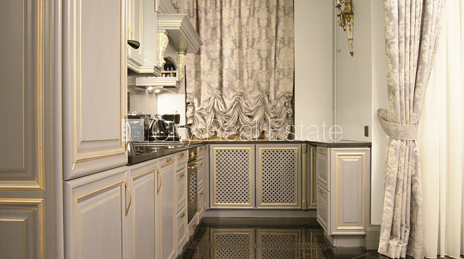 Фасадный дом, возможность аренды парковки, вход с улицы, лестничная клетка после Рига - изображение 13