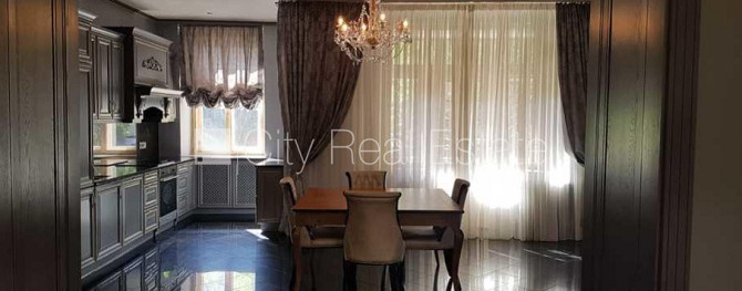 Фасадный дом, возможность аренды парковки, вход с улицы, лестничная клетка после Рига - изображение 15