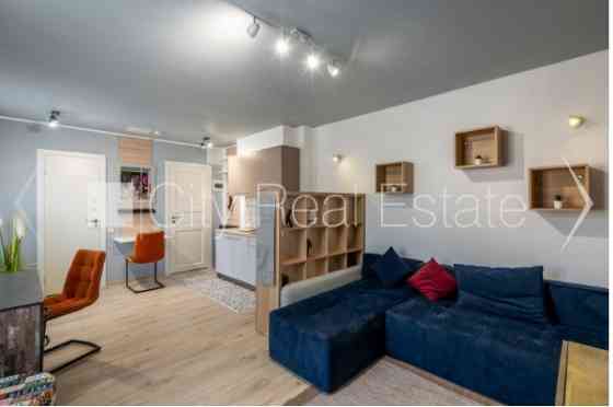 Реновированный дом, место для машины, лифт, балкон, количество спален 2 шт., Рига