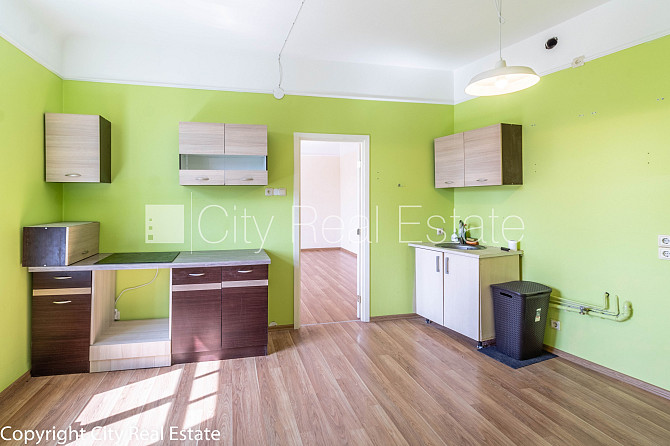 Реновированный дом, место для машины, лифт, балкон, количество спален 2 шт., Рига - изображение 14