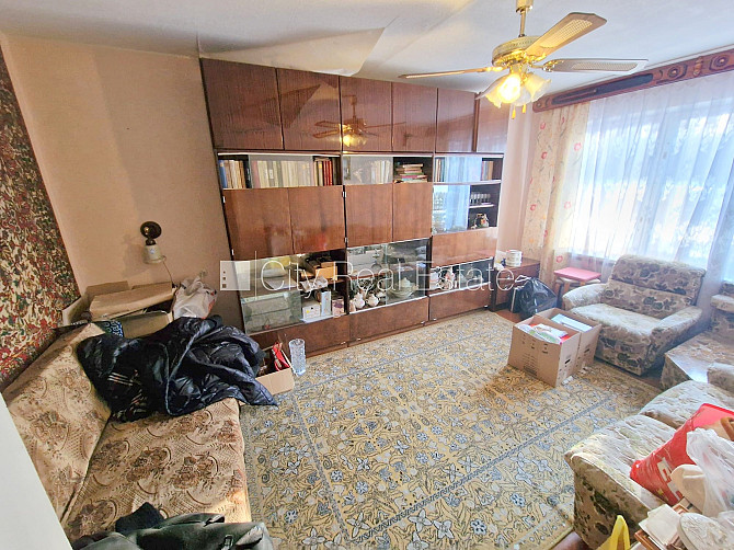 Zeme īpašumā, fasādes māja, ieeja no ielas, ir lifts, kāpņu telpa pēc kosmētiskā remonta, Rīgas rajons - foto 2