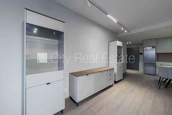 Новостройка, энергоэффективный дом, территория обнесена забором, возможность Rīga