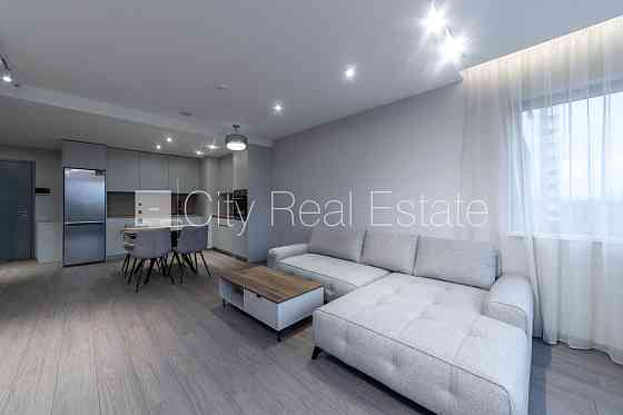 Новостройка, энергоэффективный дом, территория обнесена забором, возможность Rīga