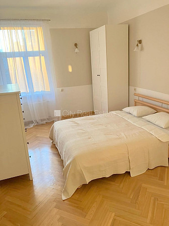 Fasādes māja, slēgts pagalms, vieta automašīnai, kāpņu telpa pēc kosmētiskā remonta, logi Rīga - foto 18