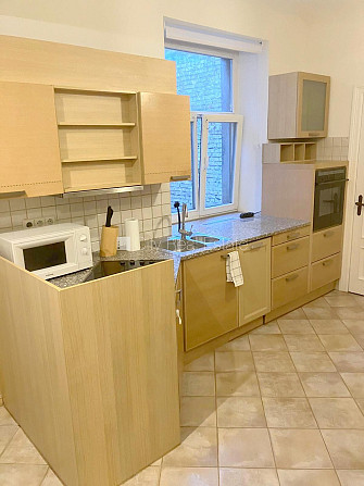 Fasādes māja, slēgts pagalms, vieta automašīnai, kāpņu telpa pēc kosmētiskā remonta, logi Rīga - foto 9