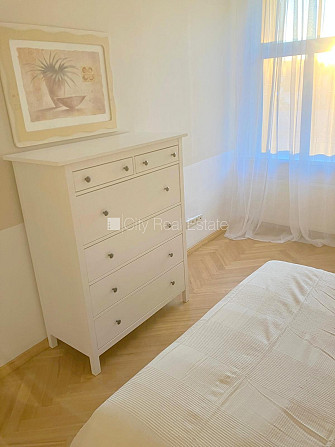 Fasādes māja, slēgts pagalms, vieta automašīnai, kāpņu telpa pēc kosmētiskā remonta, logi Rīga - foto 19