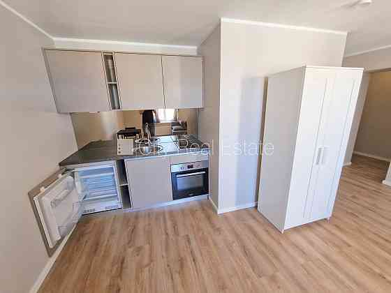 Здание во дворе, реновированный дом, закрытый двор, охраняемый двор, вход с улицы Rīga