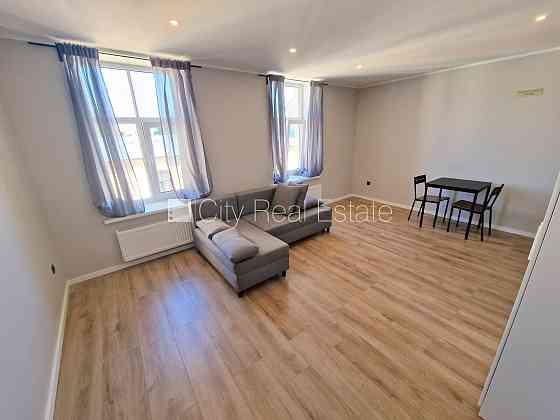 Здание во дворе, реновированный дом, закрытый двор, охраняемый двор, вход с улицы Rīga