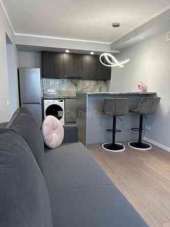 Земля в собственности, панельный дом, благоустроенная озеленённая территория, Cēsis un novads