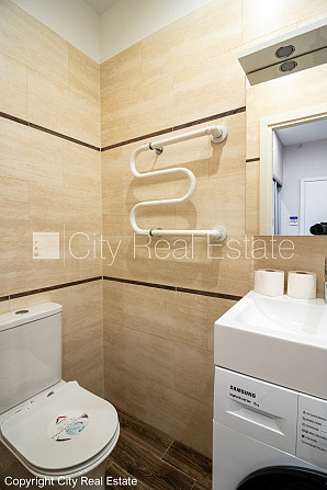 Pagalma ēka, labiekārtota apzaļumota teritorija, iežogota teritorija ar metāla sētu, Rīga - foto 7