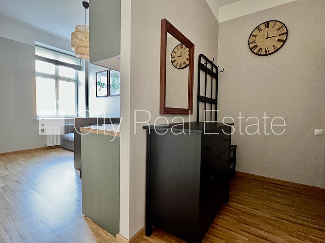 Renovēta māja, ir lifts, kāpņu telpa pēc kapitālā remonta, viena istaba izolēta, studio Rīga - foto 7