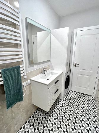 Renovēta māja, ir lifts, kāpņu telpa pēc kapitālā remonta, viena istaba izolēta, studio Rīga - foto 6