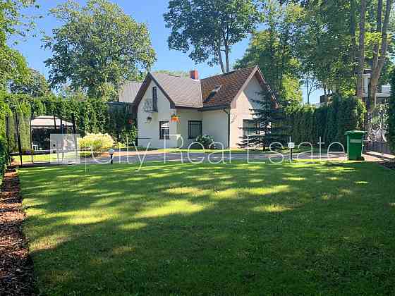 Реновированный дом, благоустроенная озеленённая территория, территория Jūrmala