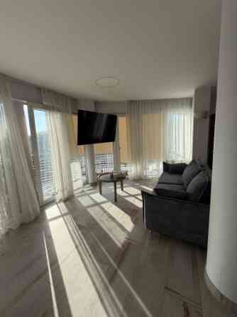 Izīrē brīnišķīgu 3 istabu dzīvokli ar terasi!  Ienākot dzīvoklī - plašs iebūvētais skapis un neliels Рига