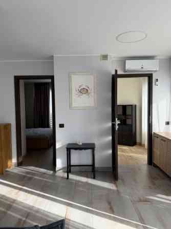 Izīrē brīnišķīgu 3 istabu dzīvokli ar terasi!  Ienākot dzīvoklī - plašs iebūvētais skapis un neliels Рига