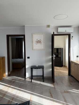 Izīrē brīnišķīgu 3 istabu dzīvokli ar terasi!  Ienākot dzīvoklī - plašs iebūvētais skapis un neliels Рига - изображение 6