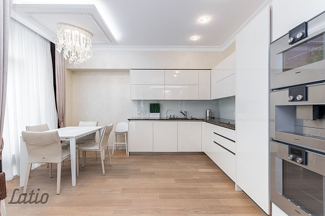 Izīrē plašu 4-istabu dzīvokli jaunā projektā 