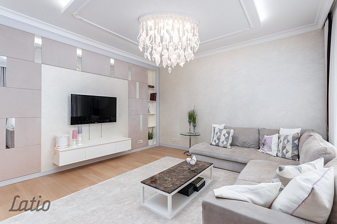 Izīrē plašu 4-istabu dzīvokli jaunā projektā 