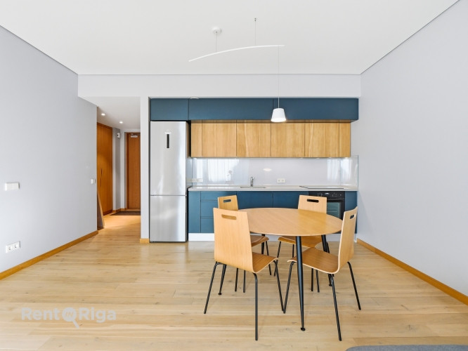 Pārdod elegantu un mūsdienīgu dzīvokli projektā Centrus.  Dzīvoklis atrodas iekšpagalma Rīga - foto 12