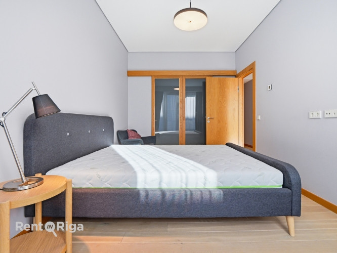 Pārdod elegantu un mūsdienīgu dzīvokli projektā Centrus.  Dzīvoklis atrodas iekšpagalma Rīga - foto 15