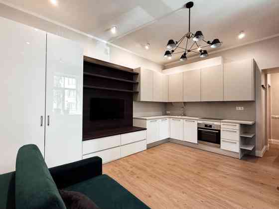 Izīrē mājīgu studio tipa dzīvokli Rīgas klusajā centrā, Antonijas un Dzirnavu ielas krustojums.  Pil Рига