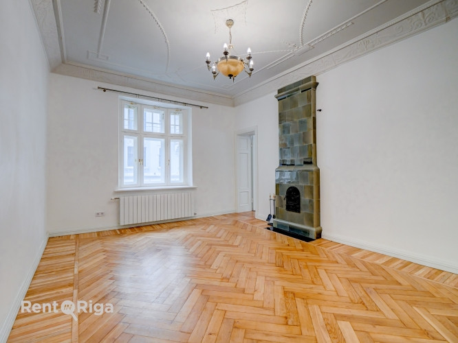 Izīrē izsmalcinātu 4-istabu dzīvokli uz klusās Akas ielas, starp Ģertrūdes un Lāčplēša ielu.  Šis dz Рига - изображение 1
