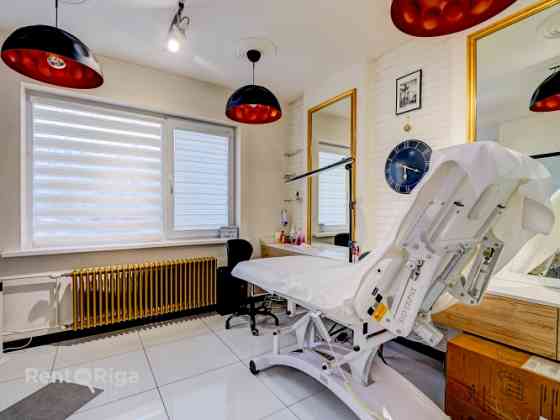 Квартира с отдельным входом!  В настоящее время используется как салон красоты, Rīga