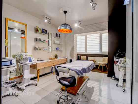 Квартира с отдельным входом!  В настоящее время используется как салон красоты, Rīga