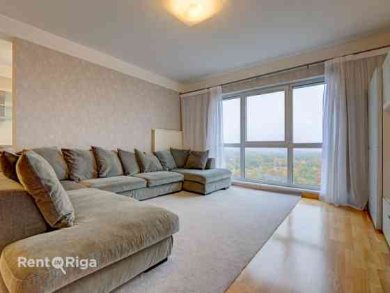 Трехкомнатная квартира с балконом и парковочным местом! Светлая и красивая Рига