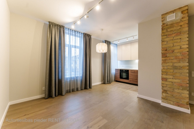 Lieliska iespēja īrēt   dzīvokli renovētajā projektā Agenskalnā.  Lieliskā lokācija un Rīga - foto 2