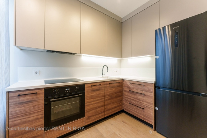 Lieliska iespēja īrēt   dzīvokli renovētajā projektā Agenskalnā.  Lieliskā lokācija un Rīga - foto 1