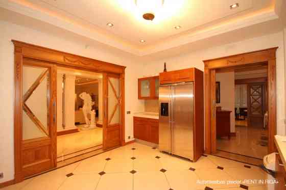 Сдается в аренду эксклюзивный дом в Межапарке. Дом состоит из просторной Рига