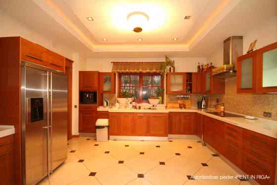 Сдается в аренду эксклюзивный дом в Межапарке. Дом состоит из просторной Рига