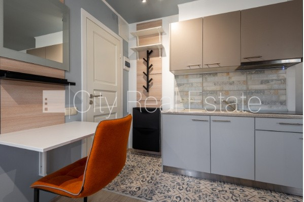 Fasādes māja, renovēta māja, labiekārtota apzaļumota teritorija, slēgta teritorija, ieeja no Rīga - foto 9