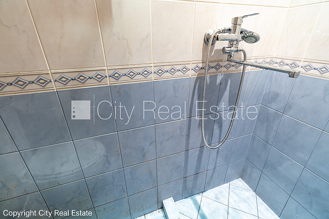 Pagalma ēka, slēgta teritorija, iežogota teritorija ar metāla sētu, garāža vienai Rīga - foto 17