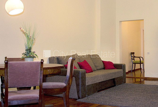 Pagalma māja, renovēta māja, slēgts pagalms, pagalmā bērnu spēļu laukums, ir lifts, kāpņu Rīga - foto 2