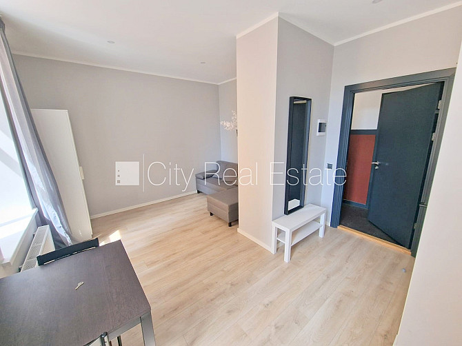 Fasādes māja, renovēta māja, slēgts pagalms, ieeja no ielas un pagalma, kāpņu telpa pēc Rīga - foto 11