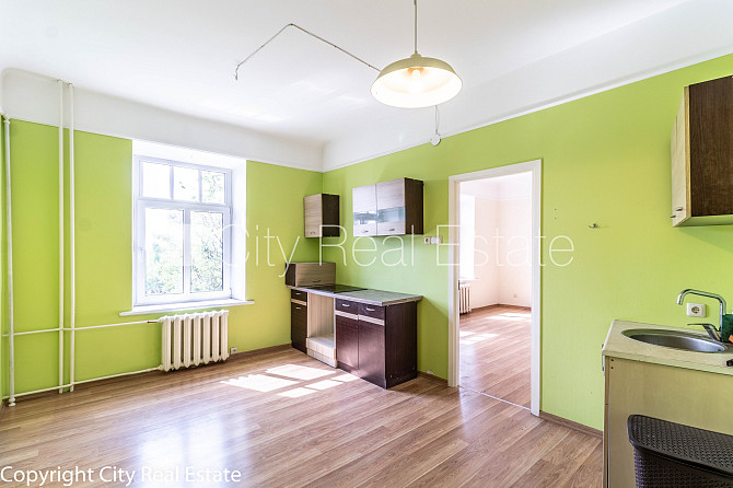 Fasādes māja, renovēta māja, iežogota teritorija, vieta automašīnai, ieeja no pagalma, Rīga - foto 5