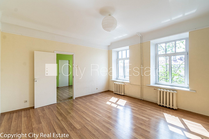 Fasādes māja, renovēta māja, iežogota teritorija, vieta automašīnai, ieeja no pagalma, Rīga - foto 1