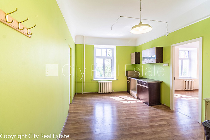 Fasādes māja, renovēta māja, iežogota teritorija, vieta automašīnai, ieeja no pagalma, Rīga - foto 4