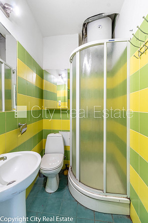 Fasādes māja, renovēta māja, iežogota teritorija, vieta automašīnai, ieeja no pagalma, Rīga - foto 11