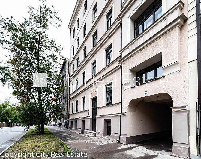 Fasādes māja, renovēta māja, iežogota teritorija, vieta automašīnai, ieeja no pagalma, Rīga - foto 16