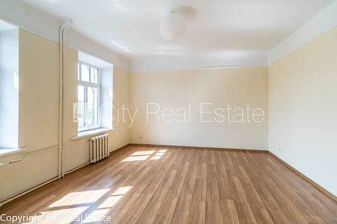 Fasādes māja, renovēta māja, iežogota teritorija, vieta automašīnai, ieeja no pagalma, Rīga - foto 2