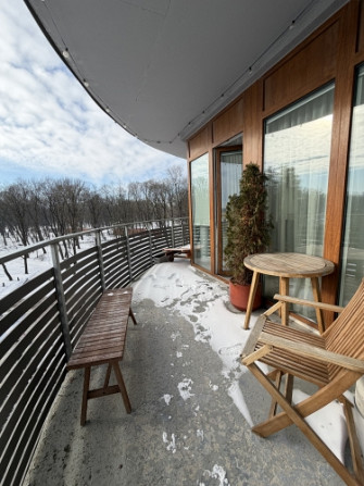 Izīrē brīnišķīgu 3 istabu dzīvokli ar terasi!  Ienākot dzīvoklī - plašs iebūvētais skapis un neliels Рига - изображение 2