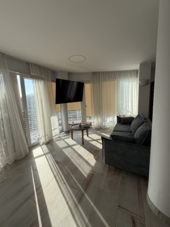 Izīrē brīnišķīgu 3 istabu dzīvokli ar terasi!  Ienākot dzīvoklī - plašs iebūvētais skapis un neliels Рига - изображение 3