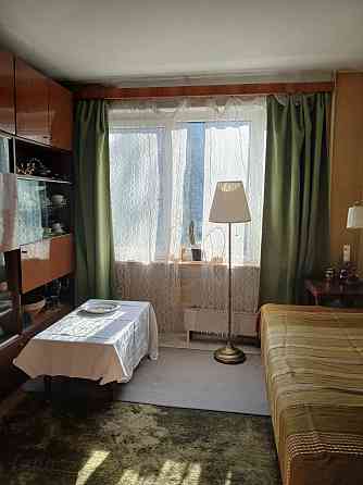 Pārdod remontējamu dzīvokli Iļģuciema centrā.

Vidējais stāvs, vidējā kāpņu telpa.
Mājā nomainīti ko Рига