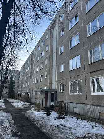 Pārdod remontējamu dzīvokli Iļģuciema centrā.

Vidējais stāvs, vidējā kāpņu telpa.
Mājā nomainīti ko Рига