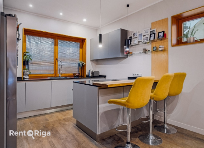 Ilgtermiņa īre. Tiek izīrēta plaša, mūsdienīga un gaiša ģimenes māja Jaundubultos ar Jūrmala - foto 5